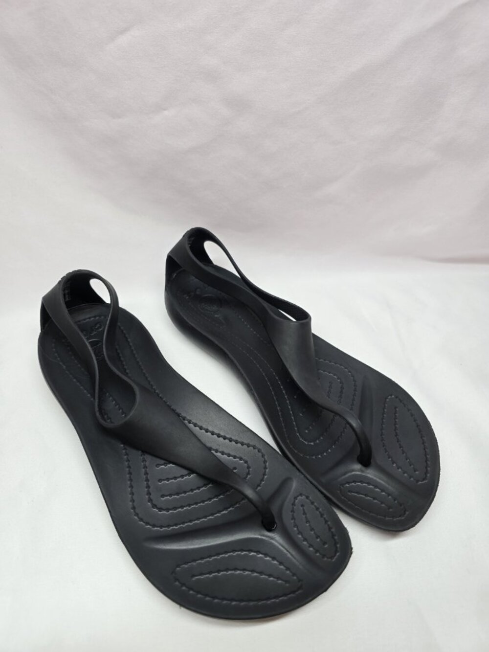 Crocs Serena T Strap Black Sandals Women Size 7 US- Used